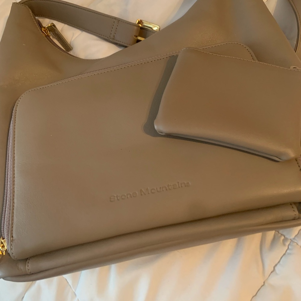 Vintage Stone Mountain brand taupe purse.Genuine leather. - Picture 2 of 4